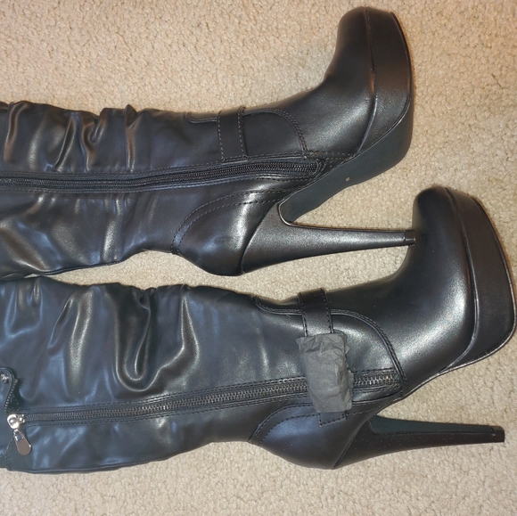 (SOLD) Black Leather Boots - Picture 3 of 3